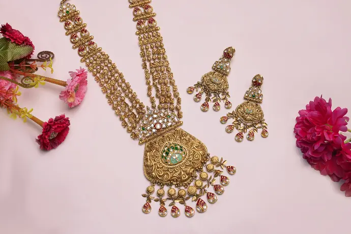 A bunch of jewelry sitting on top of a table